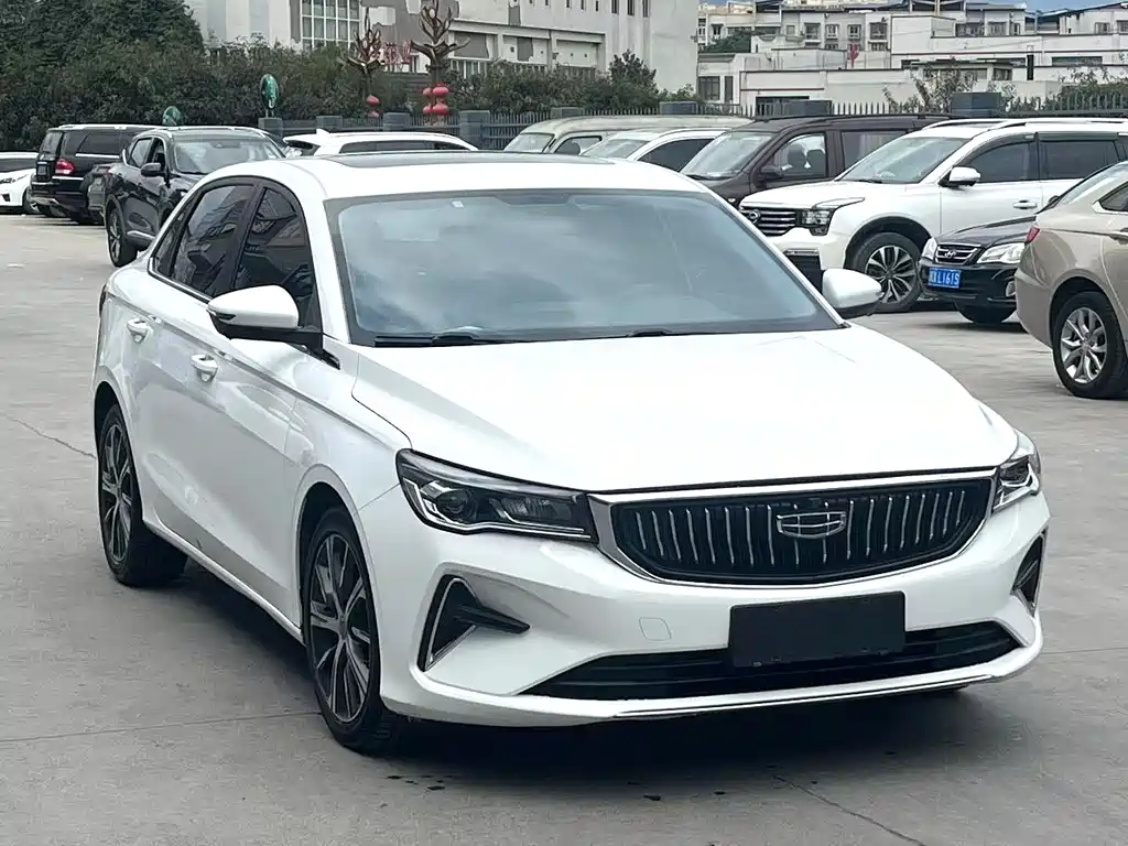 Geely Emgrand 2021