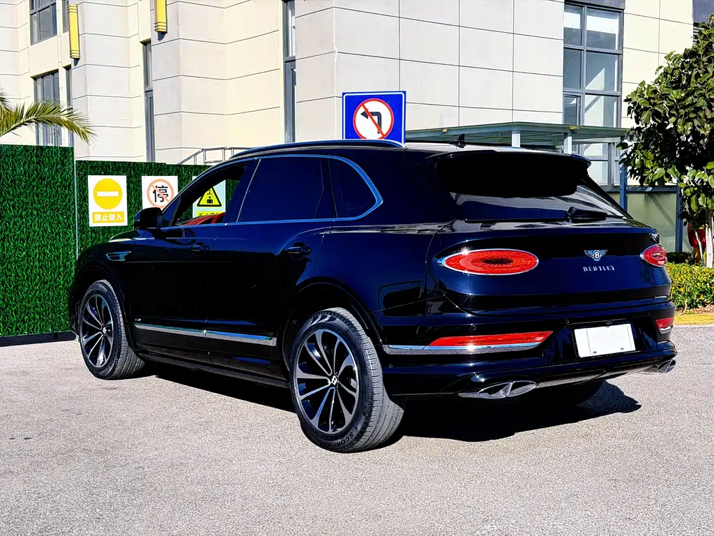 Bentley Bentayga 2021 — фото 12