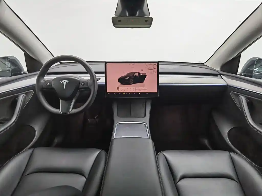 Tesla Model Y 2025 — фото 5