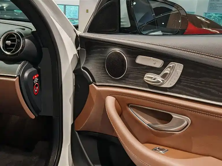 Mercedes-Benz E-Class 2023 — фото 12