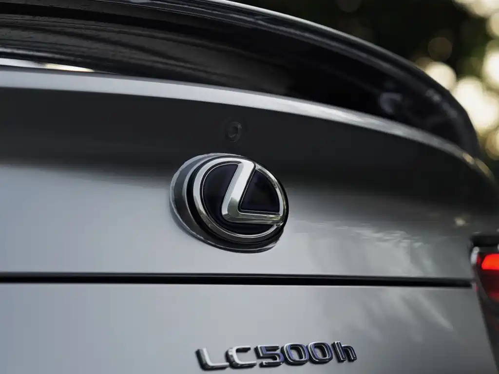 Lexus LC 2018 — фото 16