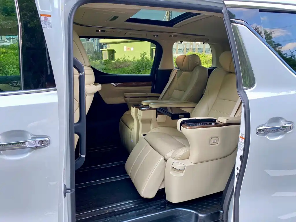 Toyota Alphard 2017 — фото 8