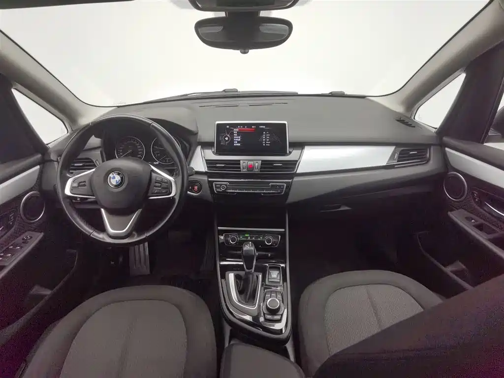 BMW 2 Series Active Tourer 2017 — фото 5