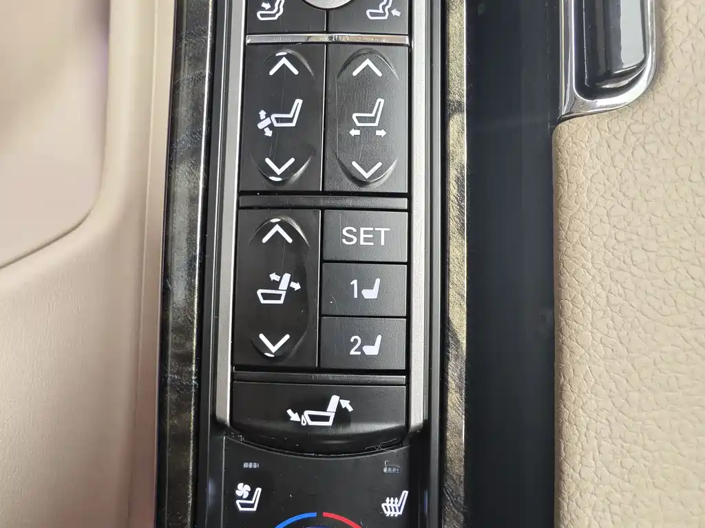 Mercedes-Benz V-Class 2023 — фото 23