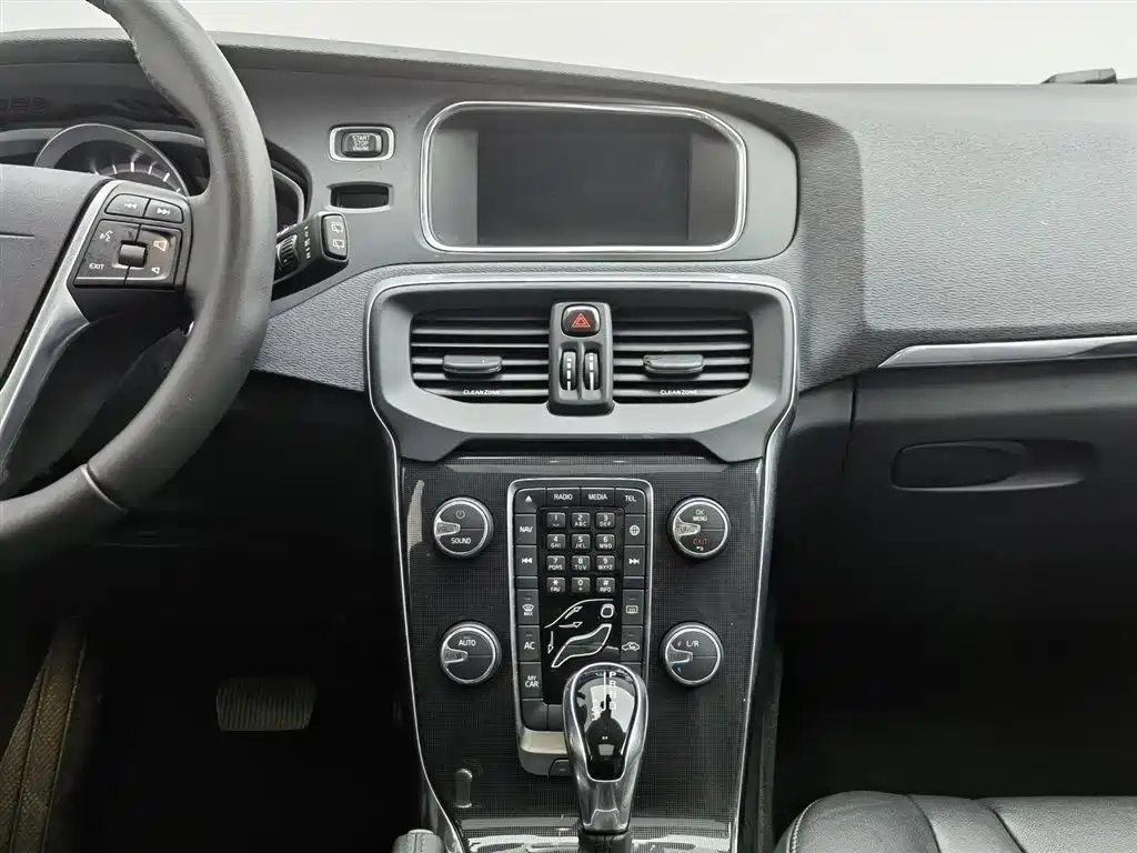Volvo V40 2018 — фото 12