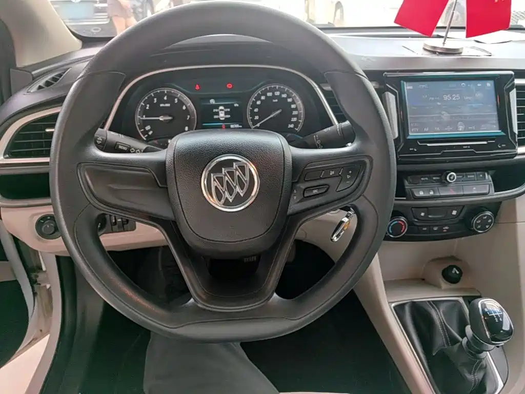 Buick Excelle 2015 — фото 11