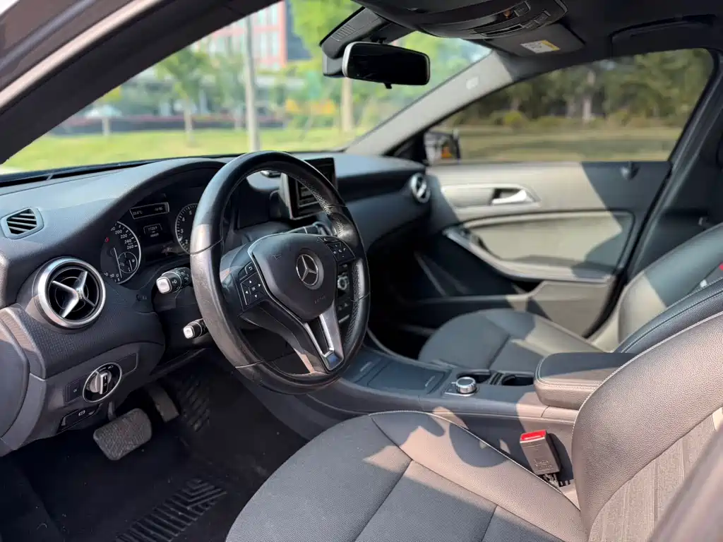 Mercedes-Benz A-Class 2015 — фото 9