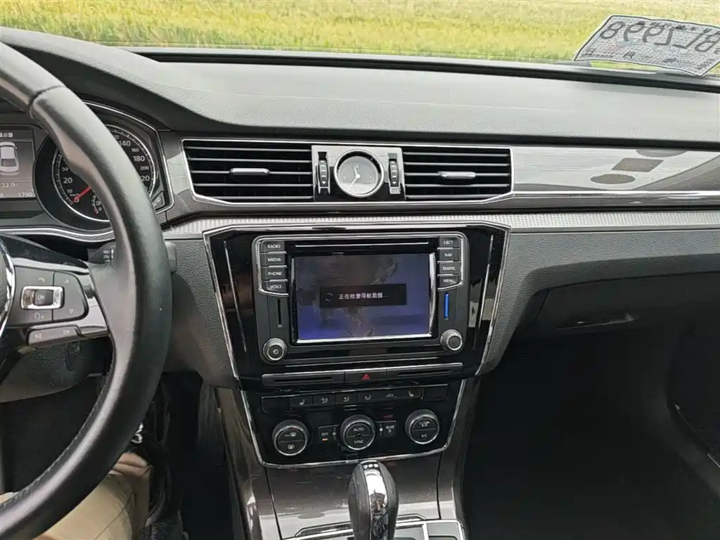 Volkswagen Passat 2018 — фото 13