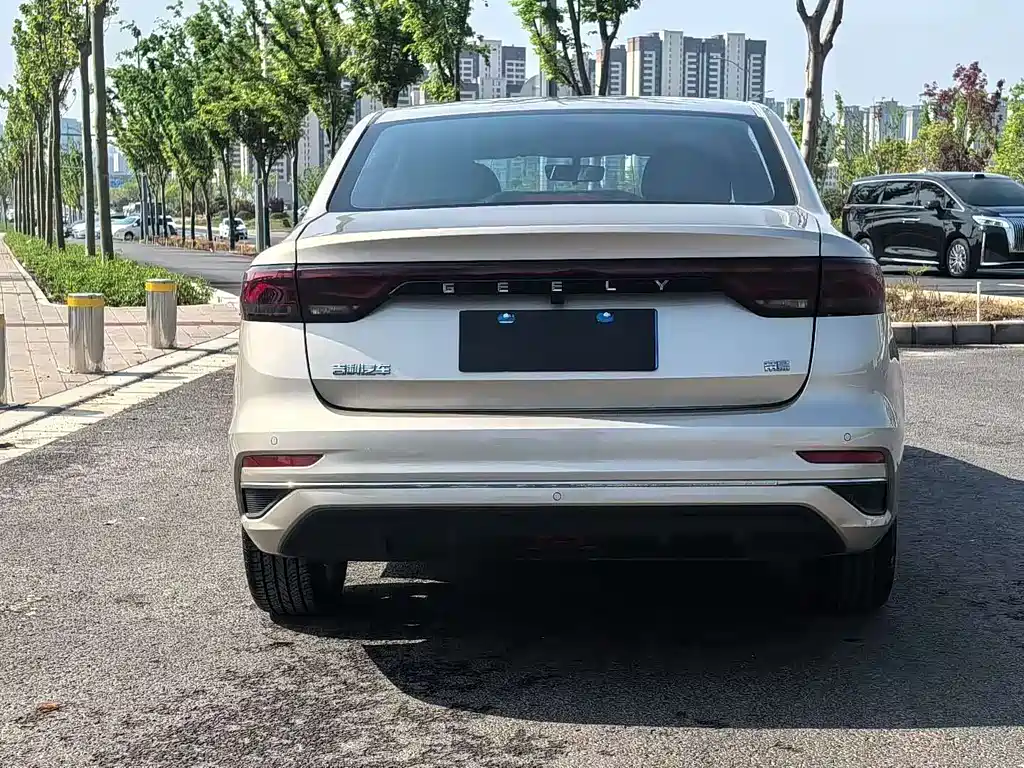 Geely Emgrand 2023 — фото 8