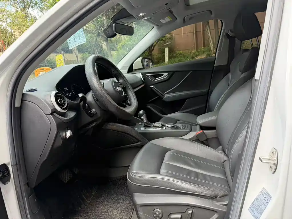 Audi Q2L 2023