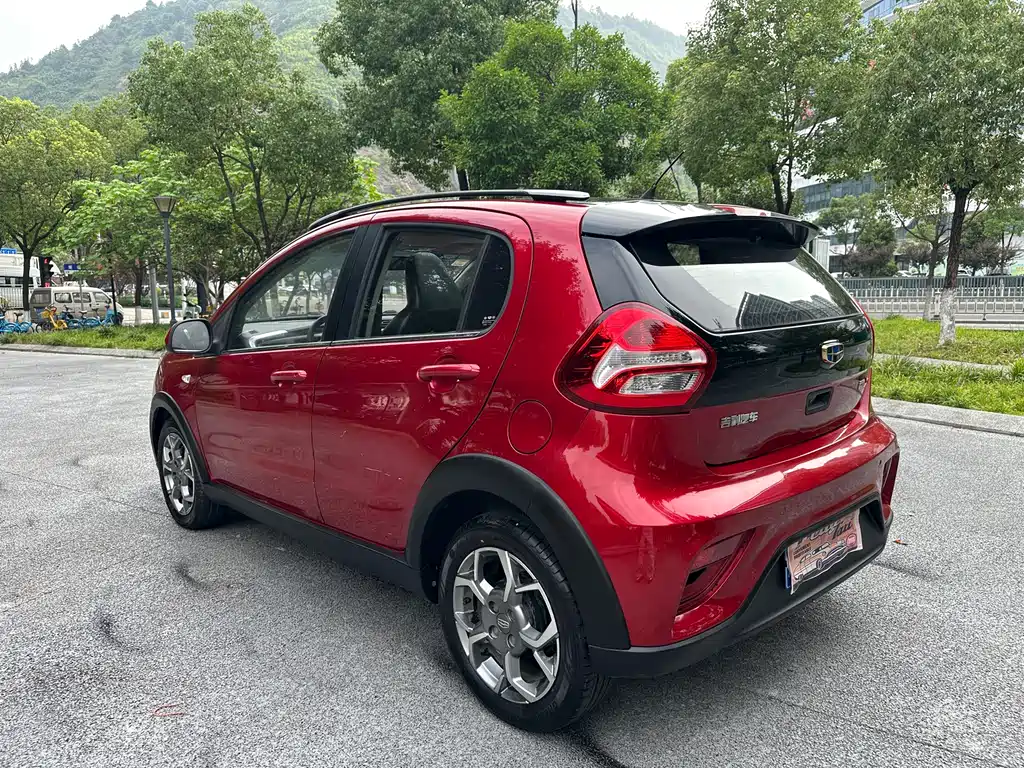Geely Vision X1 2018 — фото 5