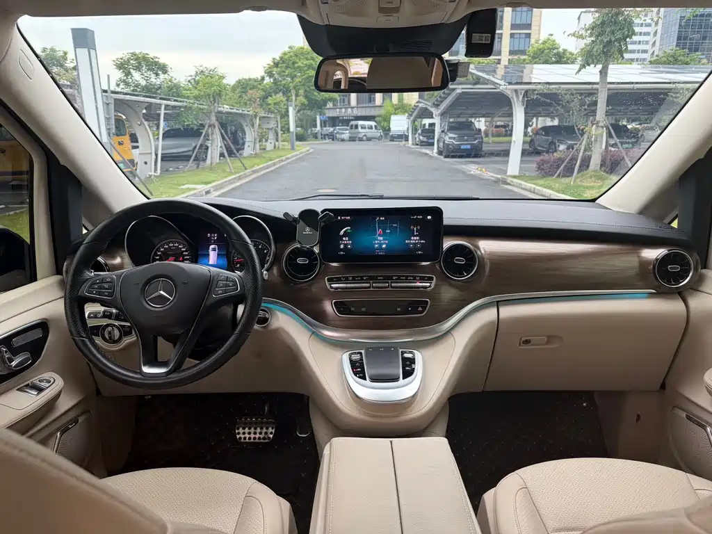 Mercedes-Benz V-Class 2021 — фото 12