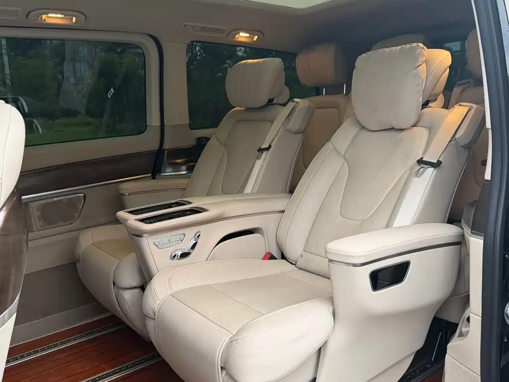 Mercedes-Benz V-Class 2021 — фото 14