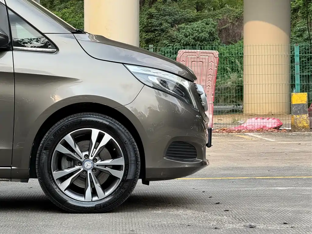 Mercedes-Benz V-Class 2018 — фото 16