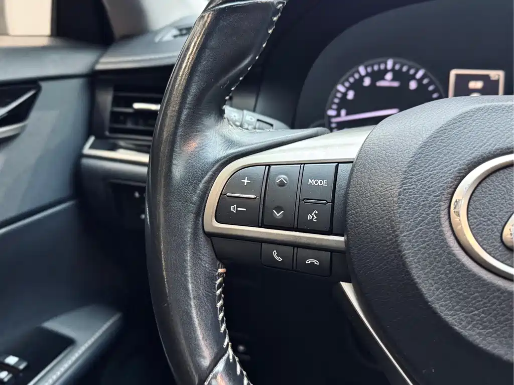 Lexus ES 2017 — фото 19