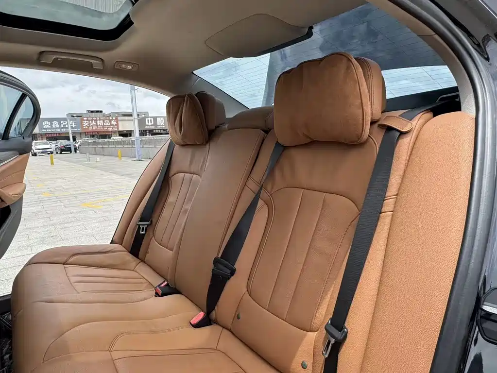 BMW 5 Series 2018 — фото 20