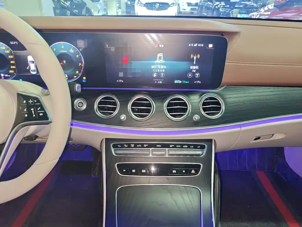 Mercedes-Benz E-Class 2022 — фото 13