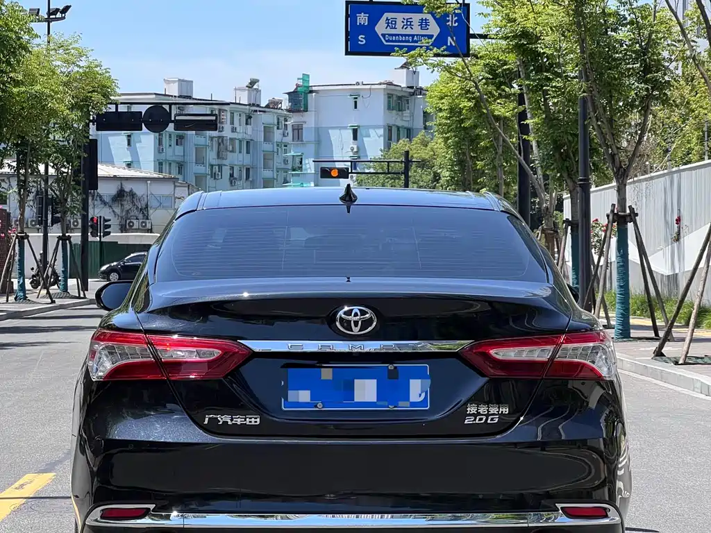 Toyota Camry 2023 — фото 8