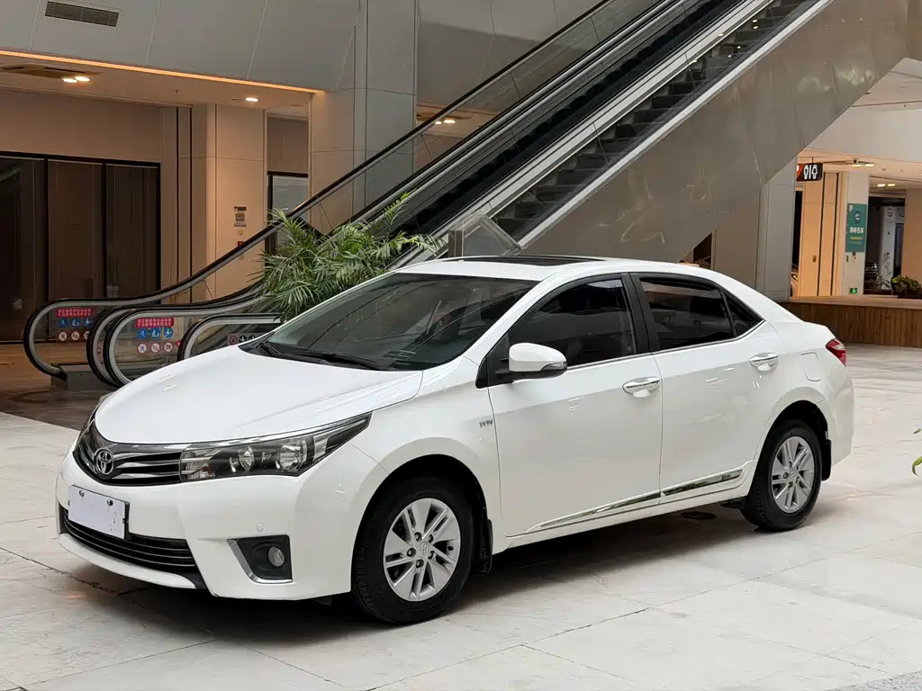 Toyota Corolla 2015 — фото 1