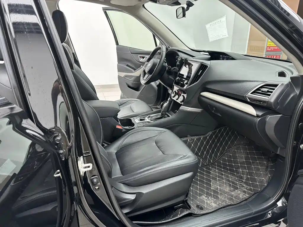 Subaru Forester 2023 — фото 13