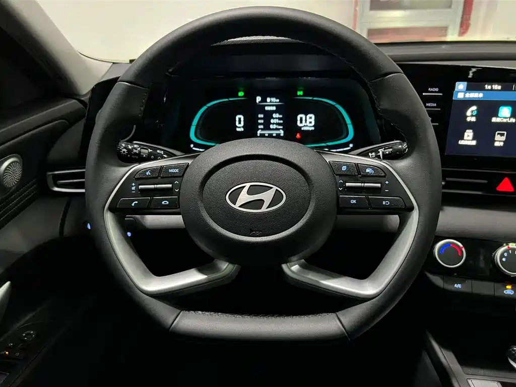 Hyundai Elantra 2025 — фото 13