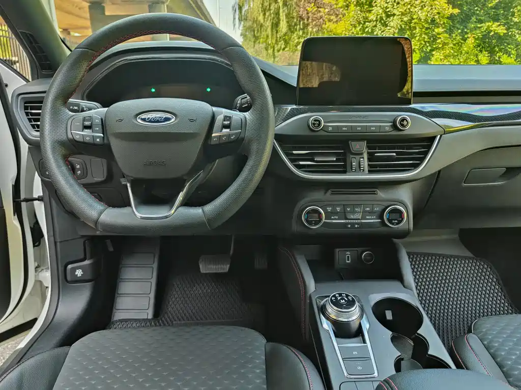 Ford Focus 2020 — фото 10