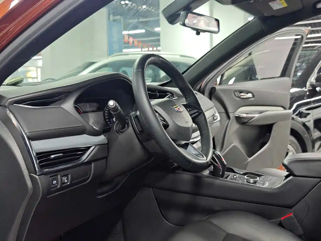 Cadillac XT4 2018 — фото 14