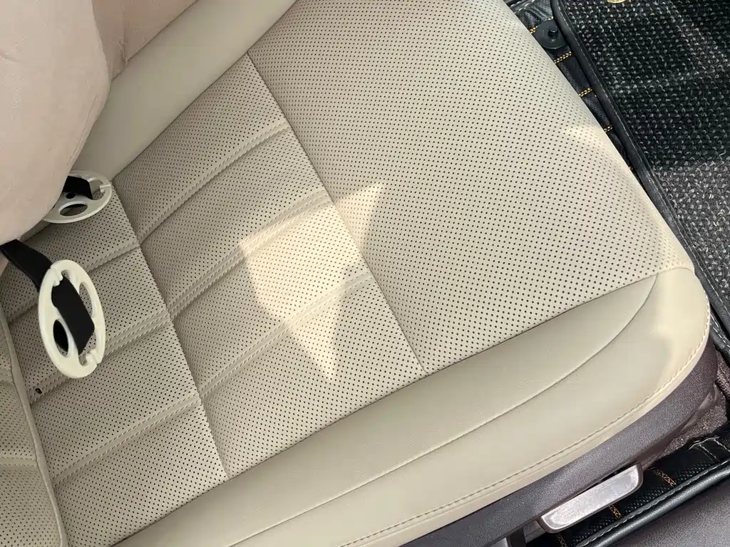 Lexus ES 2015 — фото 17