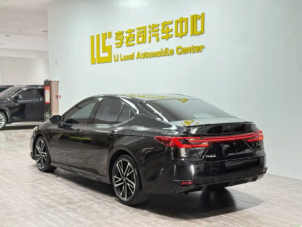 Toyota Camry 2025 — фото 3