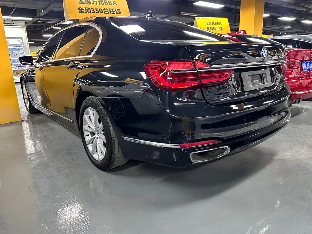 BMW 7 Series 2017 — фото 13