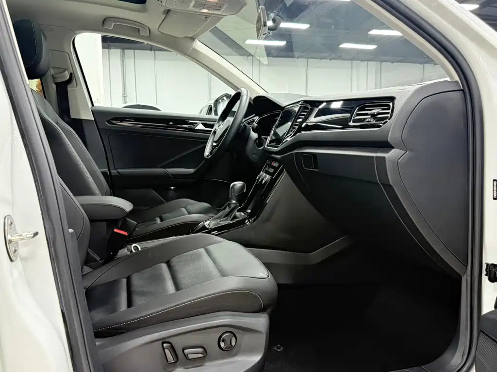 Volkswagen T-Roc 2022 — фото 18