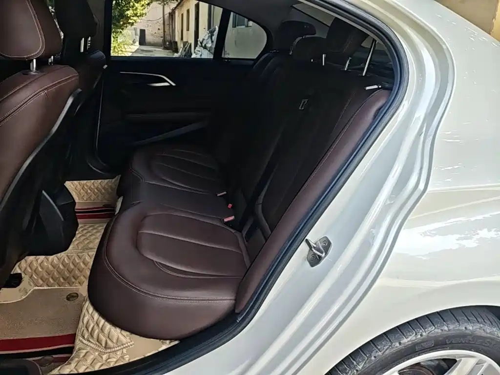 BMW 1 Series 2019 — фото 17
