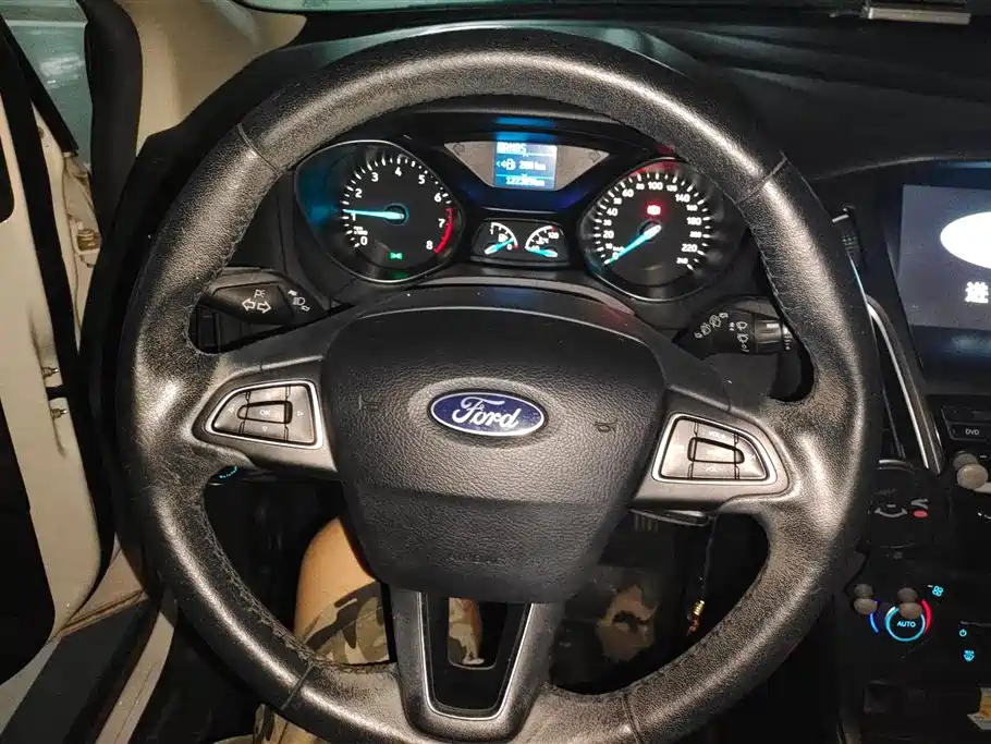 Ford Focus 2017 — фото 15