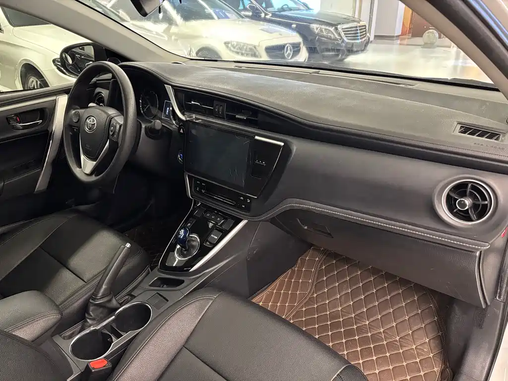 Toyota Corolla Hybrid 2019 — фото 12