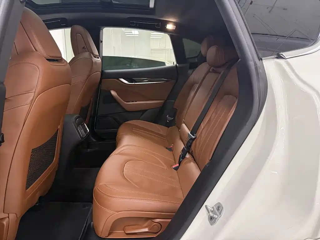 Maserati Levante 2017 — фото 13