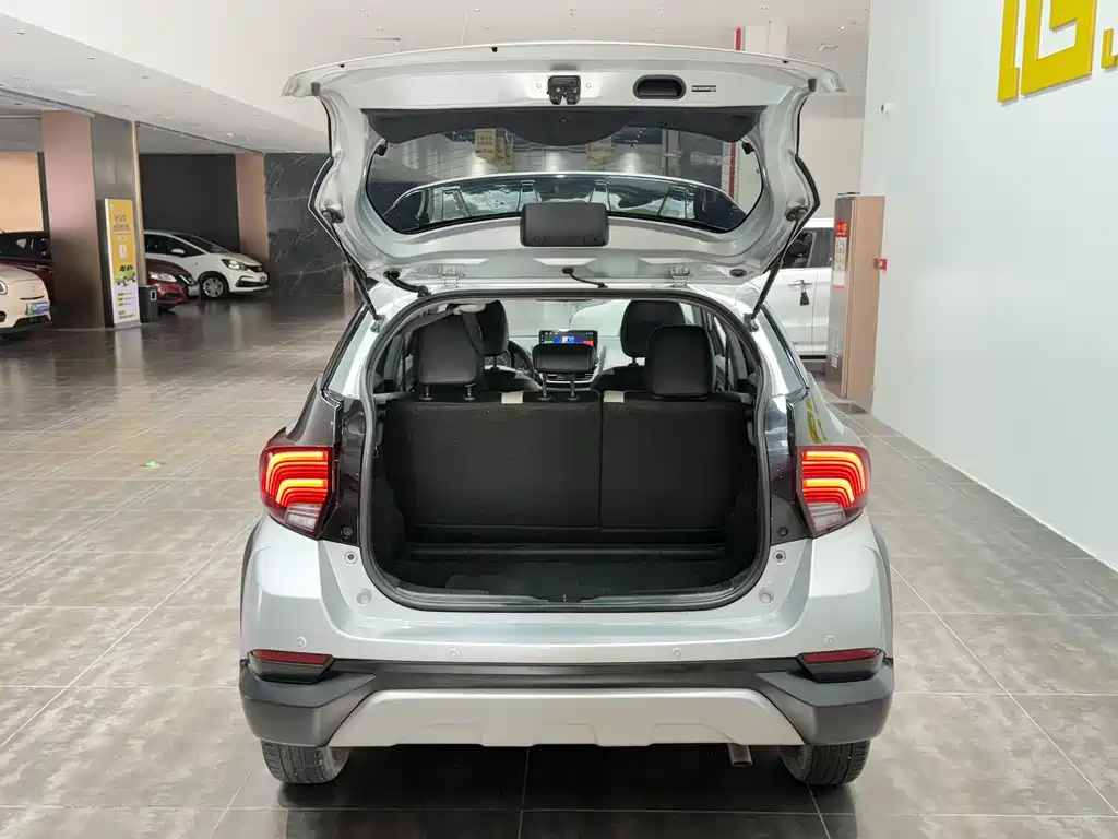 Toyota Yaris L 2020 — фото 28