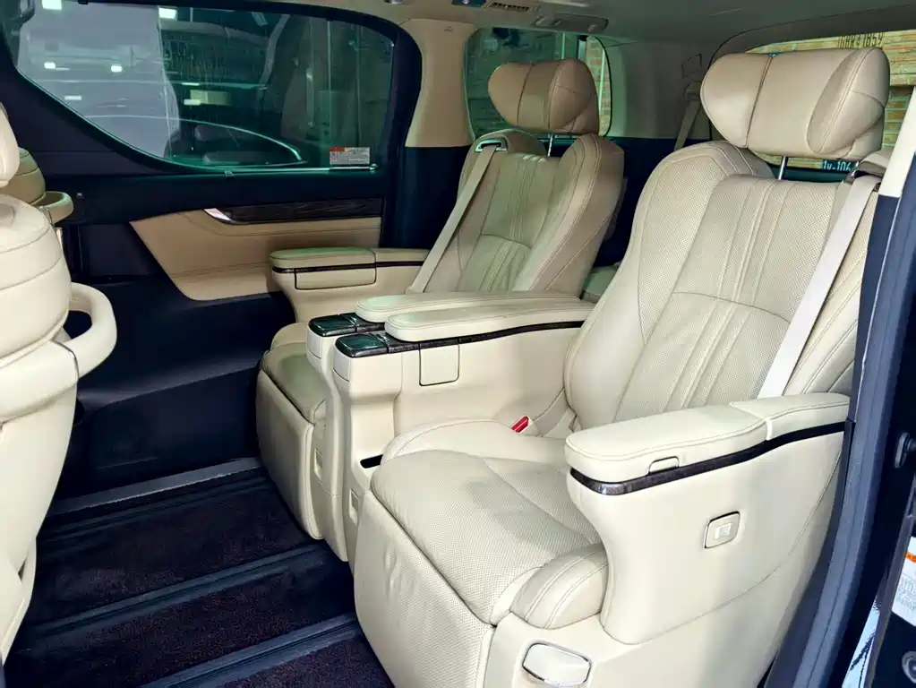 Toyota Vellfire 2021 — фото 6