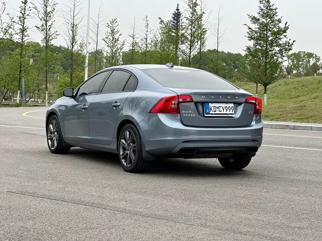 Volvo S60 2016 — фото 16