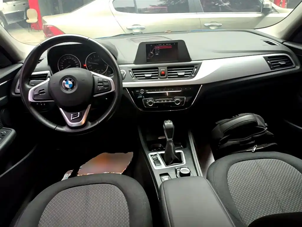 BMW 1 Series 2017 — фото 10