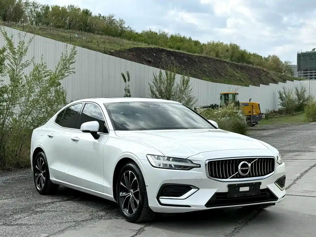 Volvo S60 2022 — фото 3