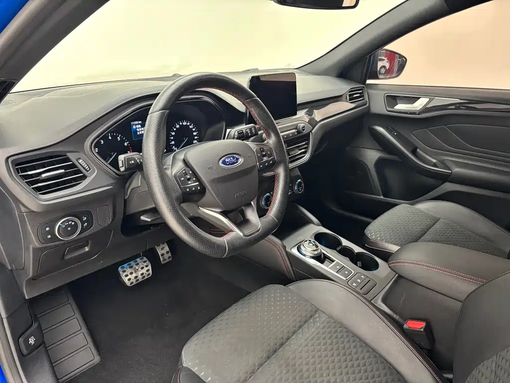 Ford Focus 2020 — фото 11
