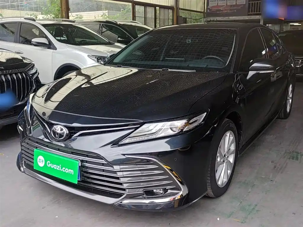 Toyota Camry 2022 — фото 1
