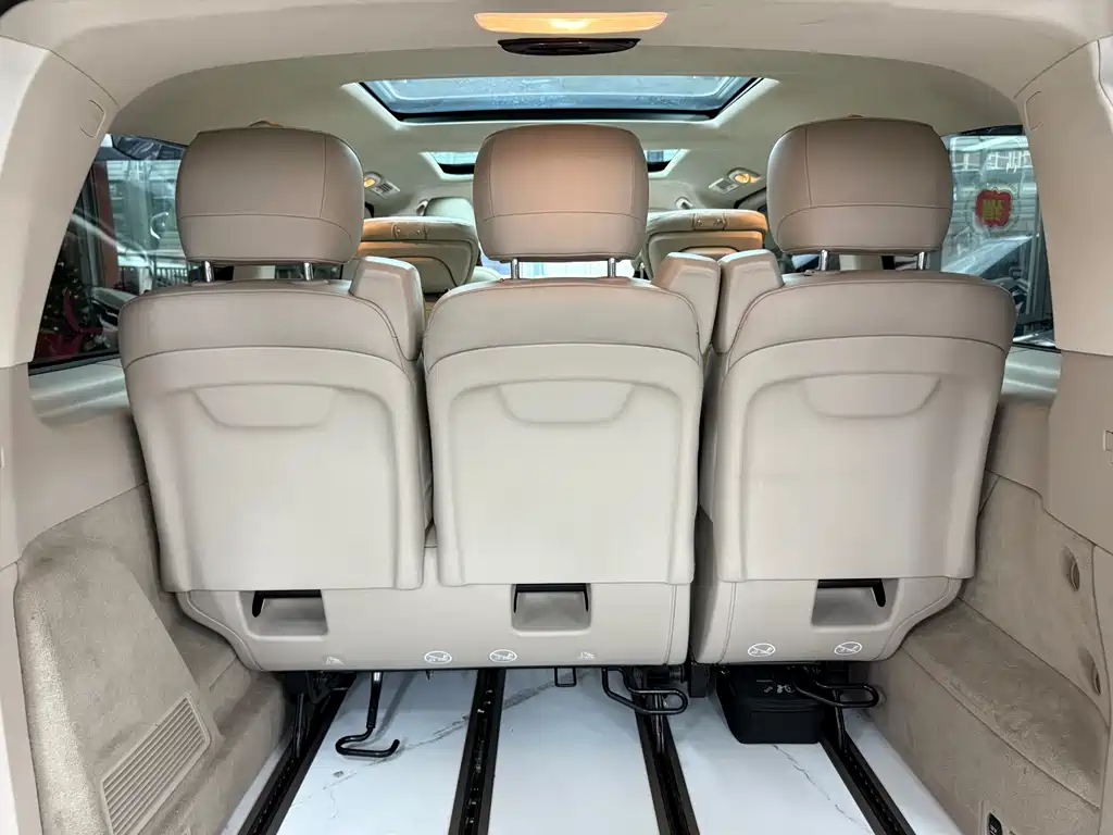 Mercedes-Benz V-Class 2017 — фото 18