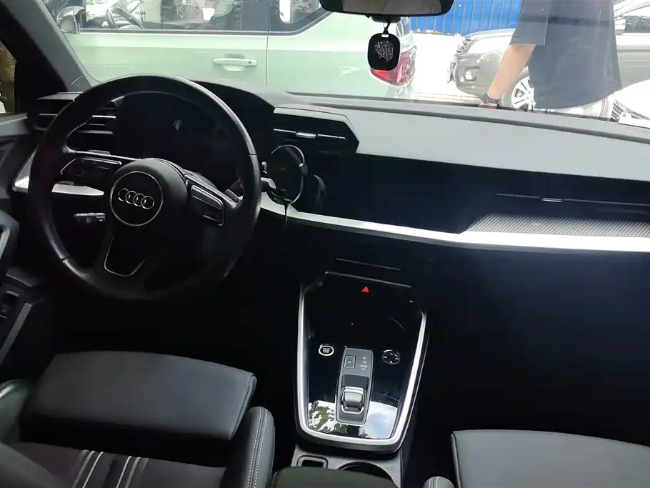 Audi A3 2023 — фото 12