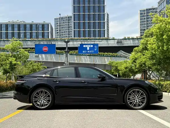 Porsche Panamera 2023