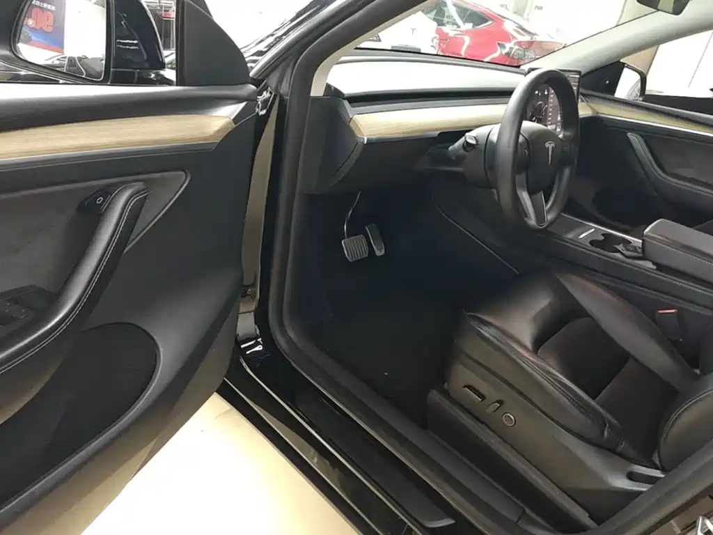 Tesla Model Y 2023 — фото 16