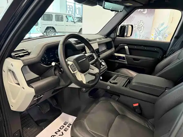 Land Rover Defender 2023