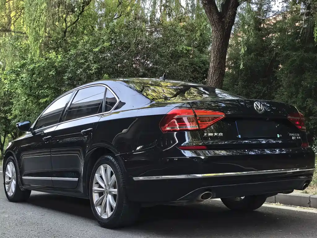 Volkswagen Passat 2016 — фото 10