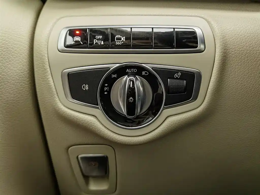 Mercedes-Benz V-Class 2017 — фото 21