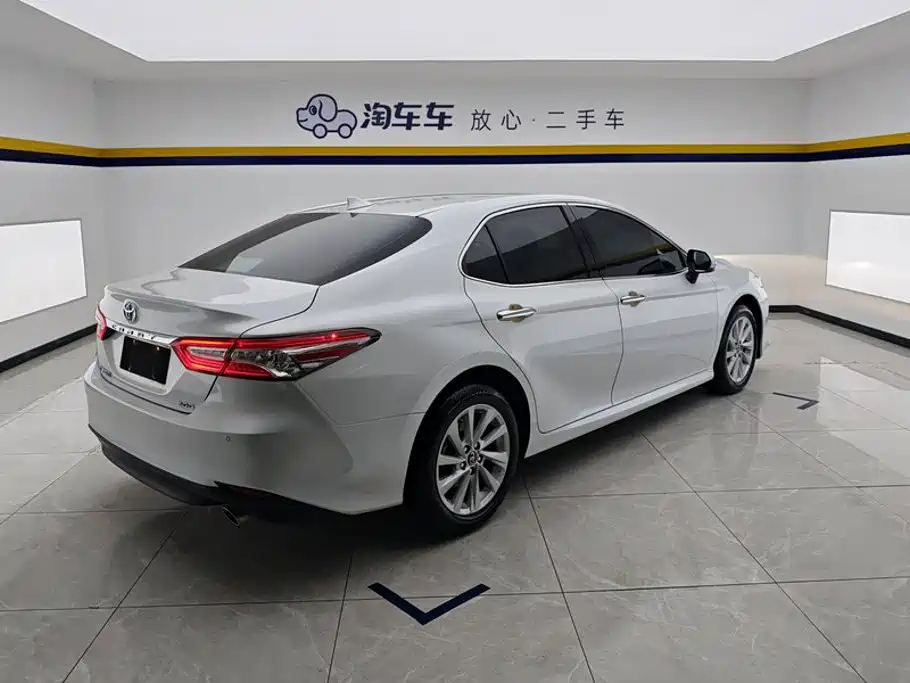 Toyota Camry 2022 — фото 3